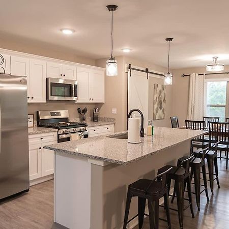 הוילה Loves Park Brand New 2 Bed With Office מראה חיצוני תמונה